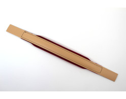 Basový remeň červený na akordeón / heligónku, hnedá koža, šírka 6 cm
