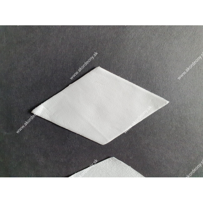 Rožky kožené na mech biele, rozmer 47 x 80 mm